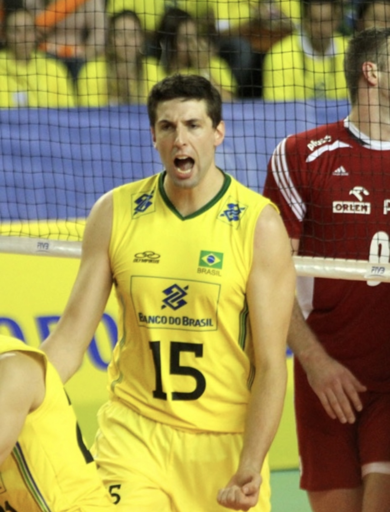 Gustavo Bonatto celebrating a point in the Brazil national team jersey